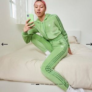 Loungewear Adidas hoodie (xs) + slim joggers (xxs)